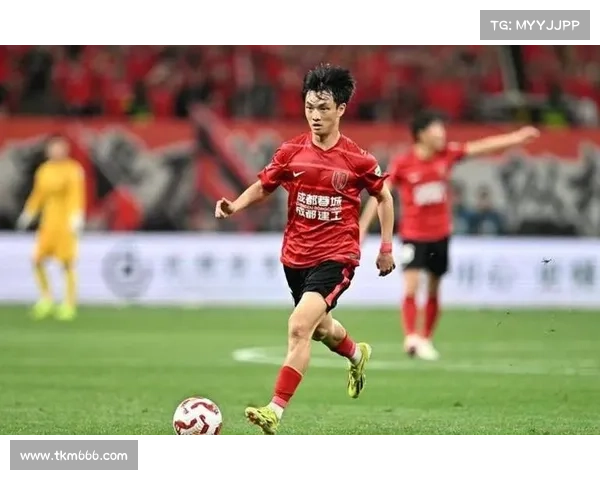 归化球员杨明洋抖音直播教学吸粉百万踢球技巧大公开 归化球员杨明洋抖音直播教学吸粉百万踢球技巧大公开